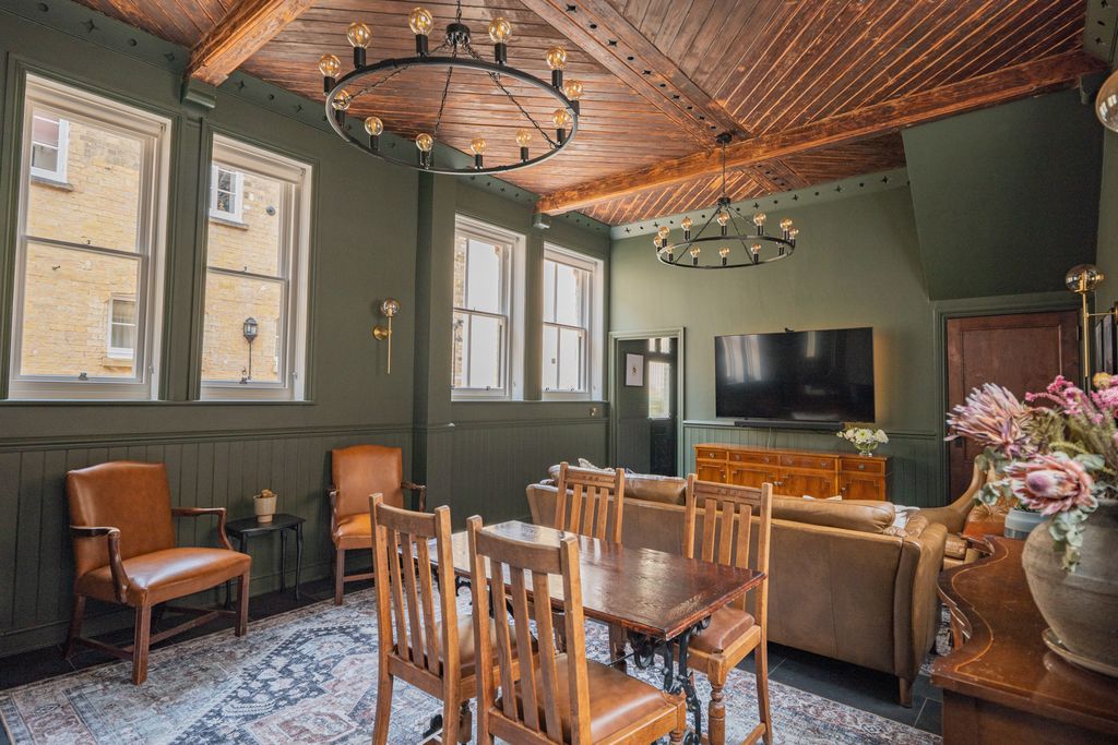 Property photo 3 of 26 Dining Room 3 Of 4