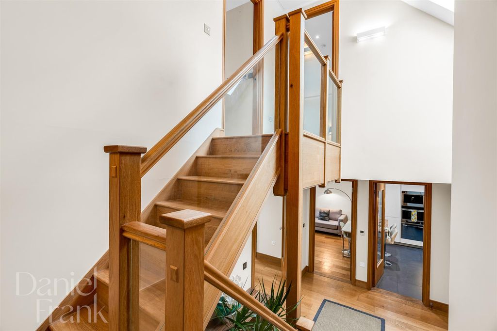 Property photo 2 of 42