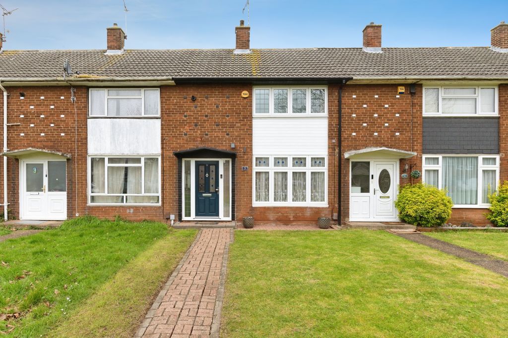 Property photo 1 of 17 5Cloptongreencloptongreenbasildonss142Je-22