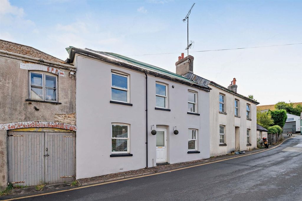 Property photo 1 of 12