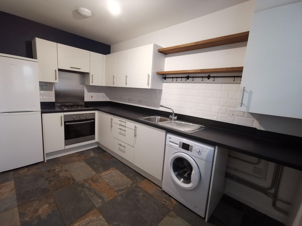 Property photo 1 of 10 Kitchen