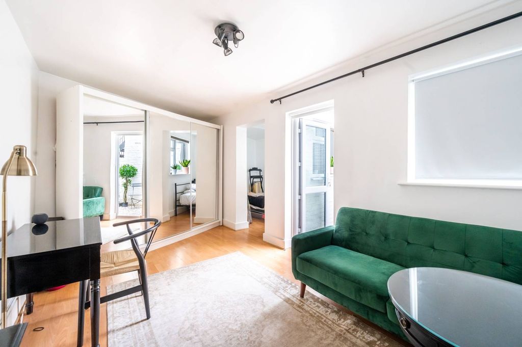 Property photo 2 of 8