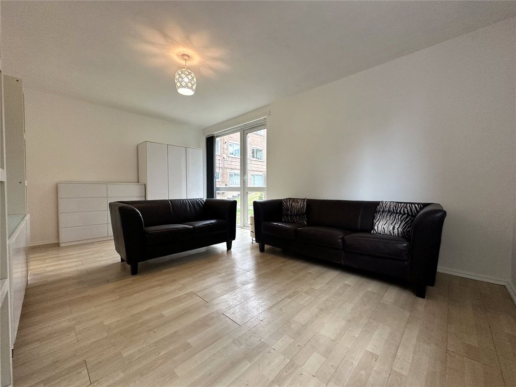 Property photo 2 of 9 Picture No. 12