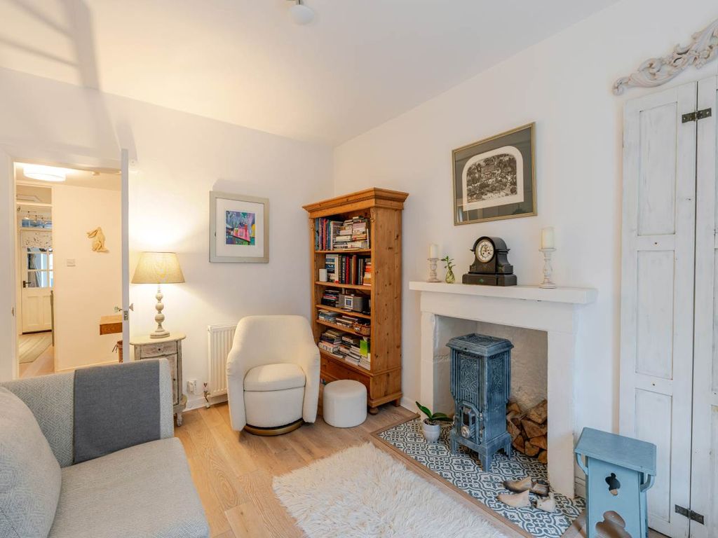 Property photo 3 of 19 4