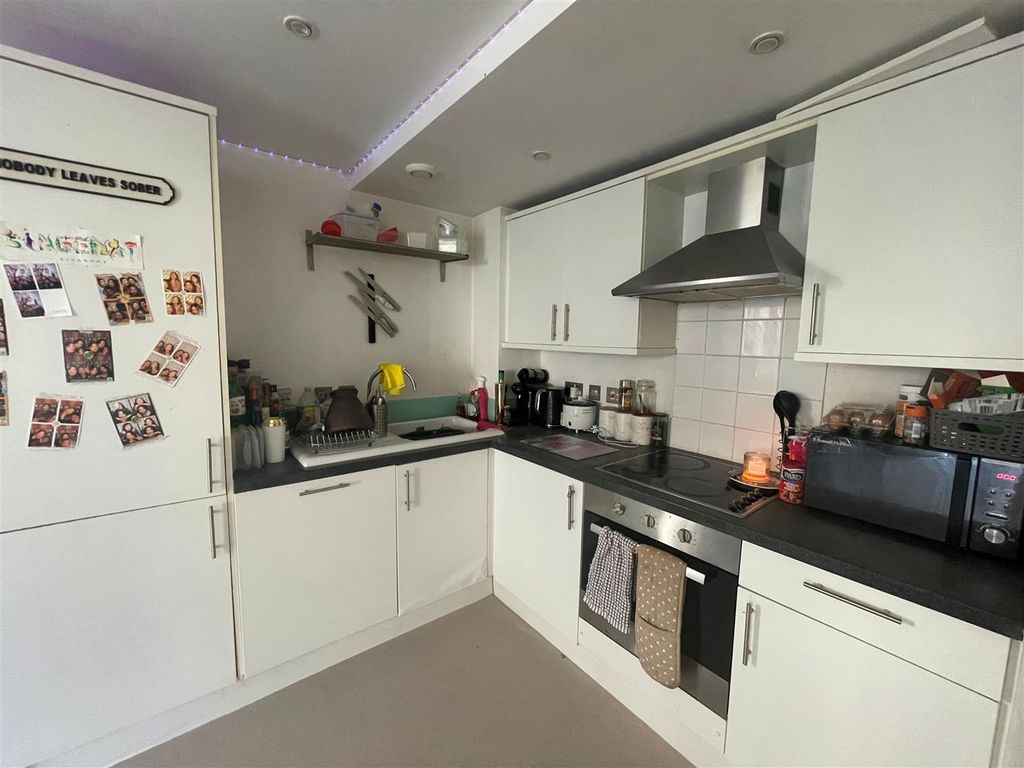 Property photo 3 of 15 Kitchen