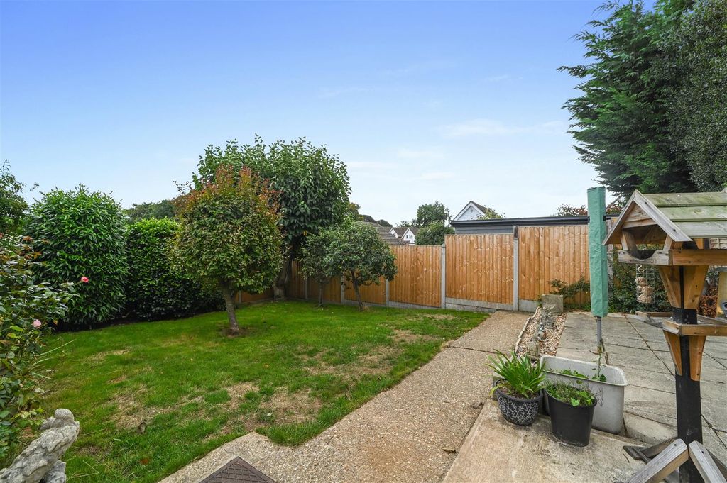 Property photo 3 of 14 Garden
