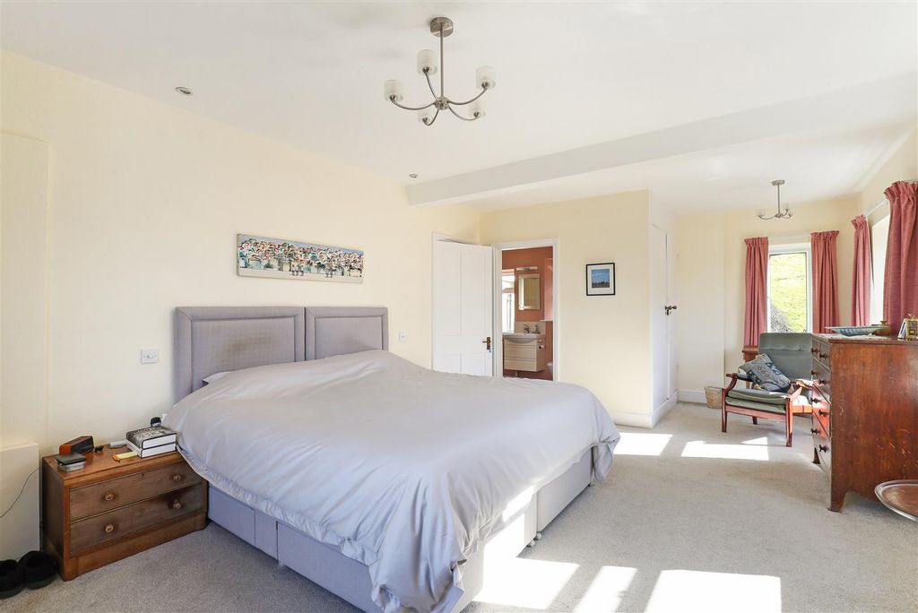 Property photo 3 of 29 Ph25_5754912.Jpg