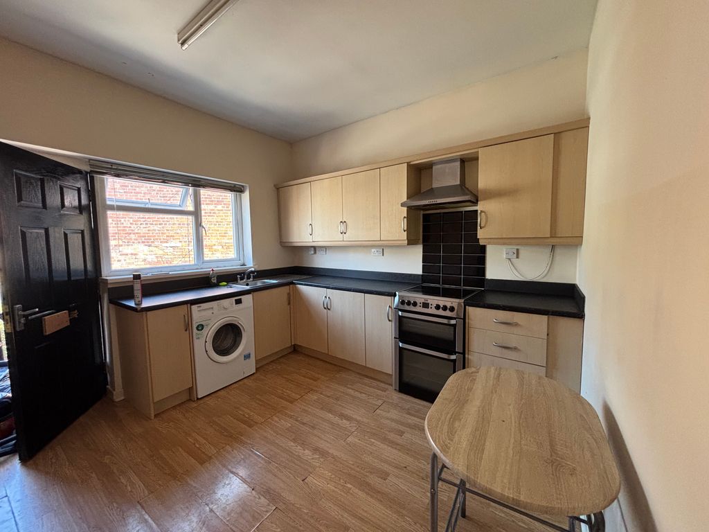 Property photo 1 of 8 Kitchen - Diner 