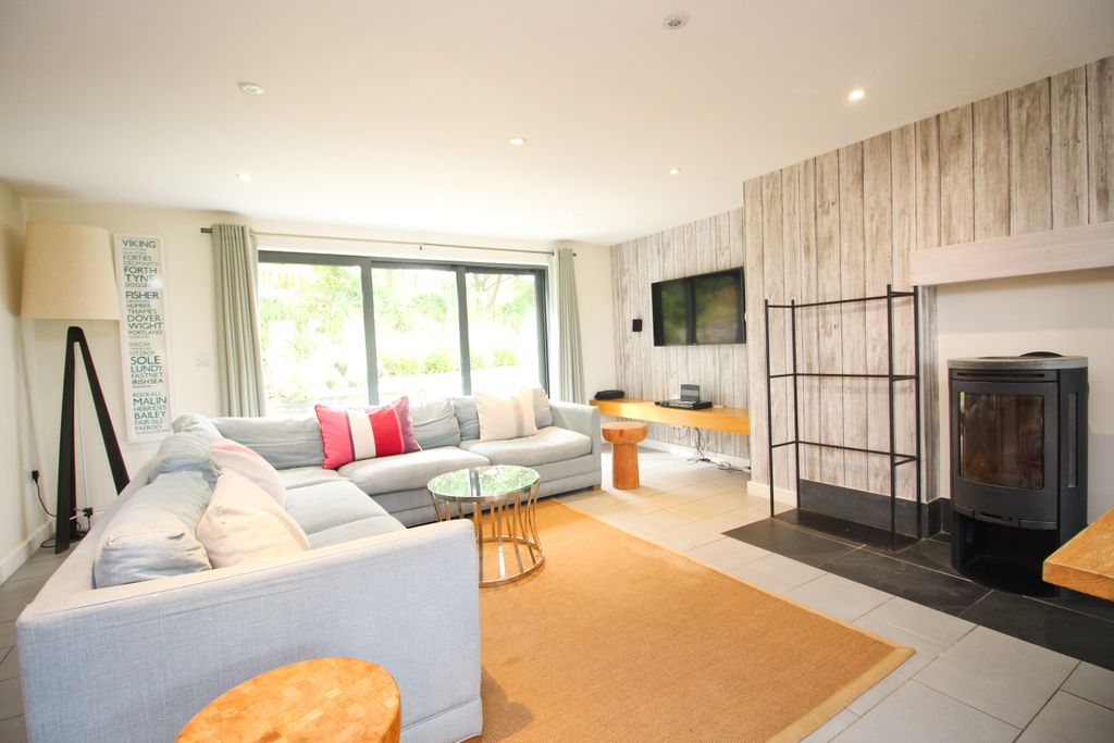 Property photo 3 of 20 Open Plan Living