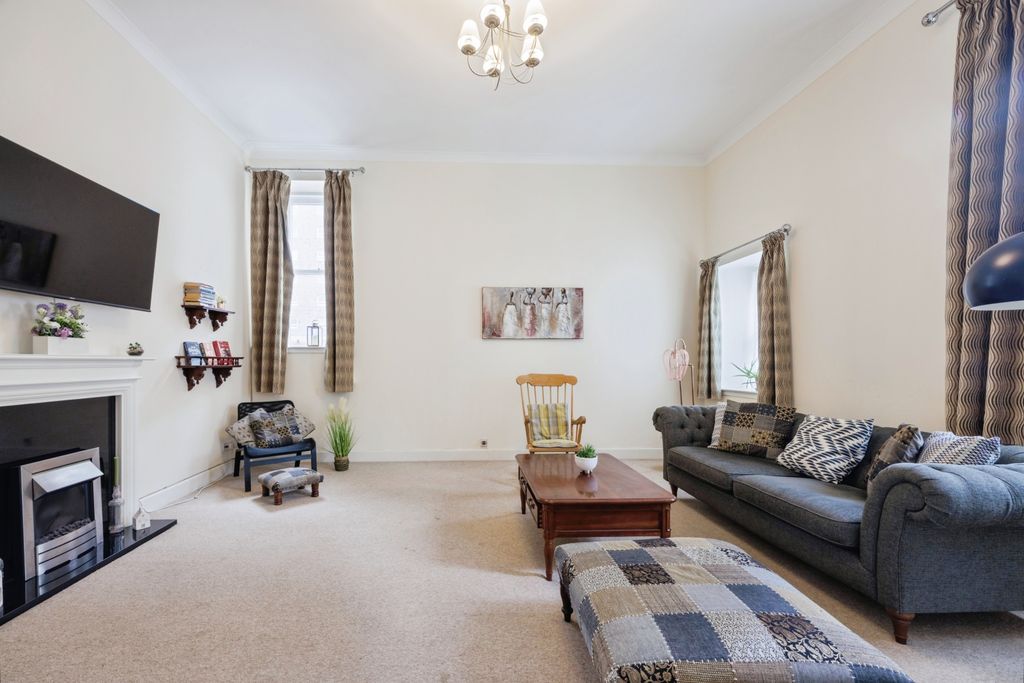 Property photo 1 of 20 Living Room