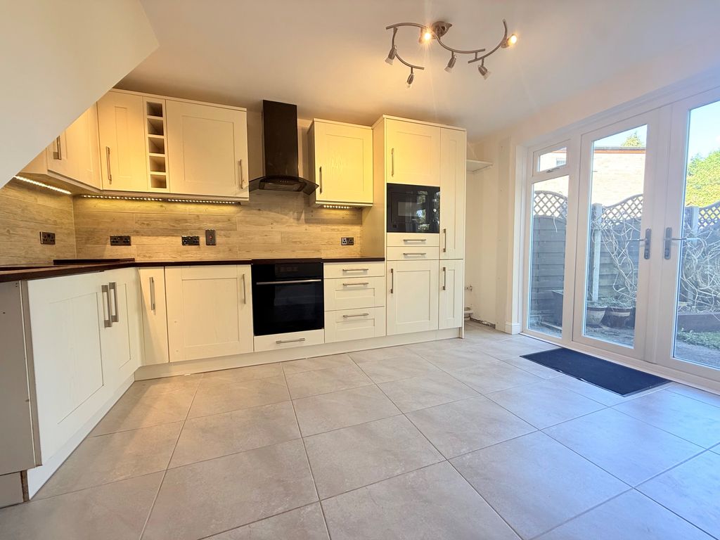 Property photo 2 of 11 Kitchen