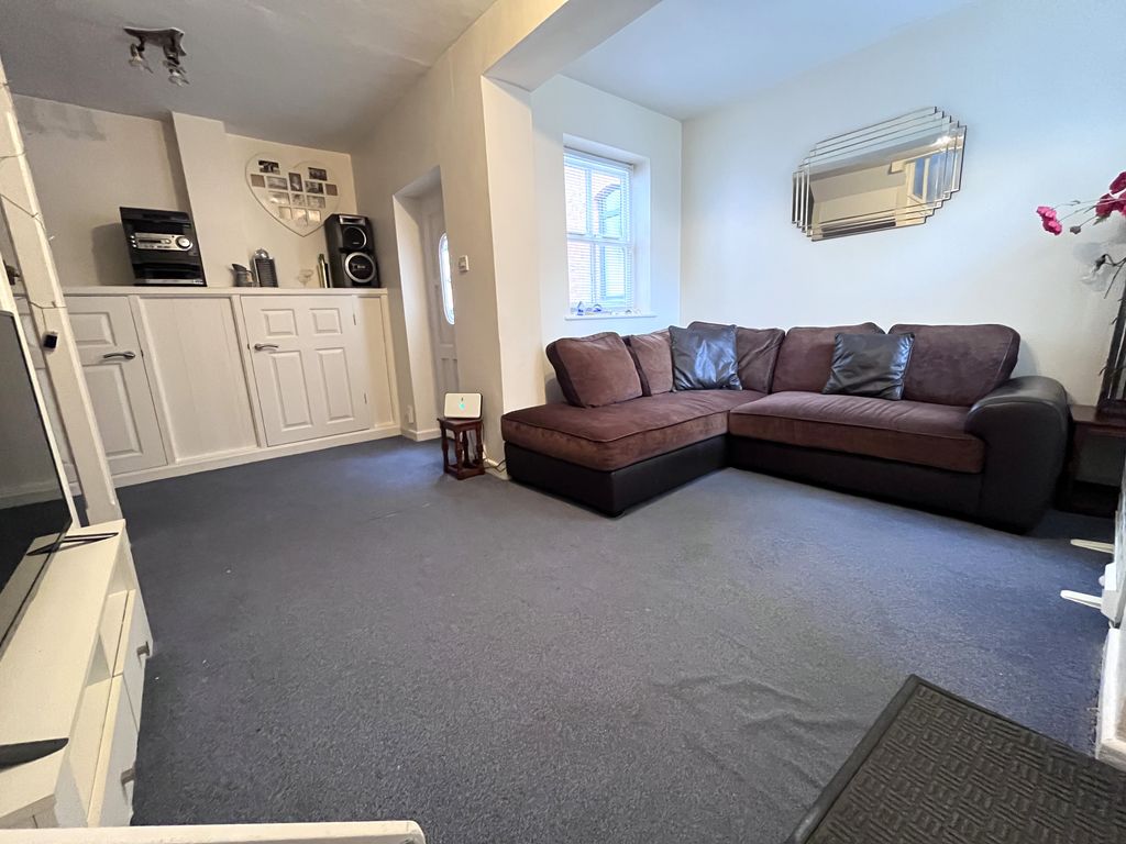 Property photo 2 of 13 Lounge 3