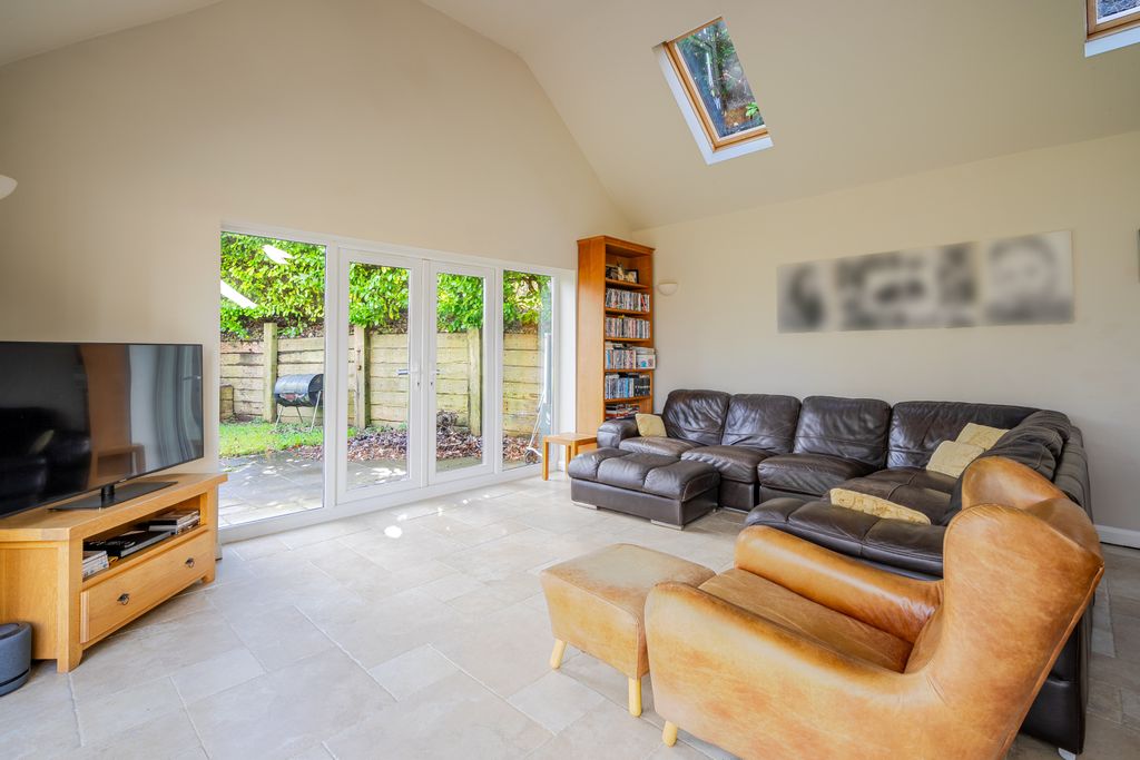 Property photo 3 of 34 Picture No. 11