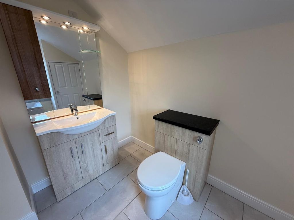 Property photo 2 of 10 Bathroom Lord.Jpeg