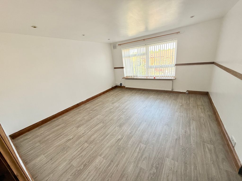Property photo 3 of 12 Image