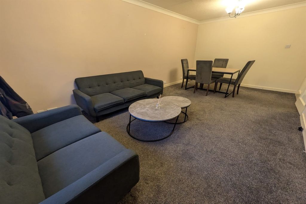 Property photo 1 of 9 (Main)