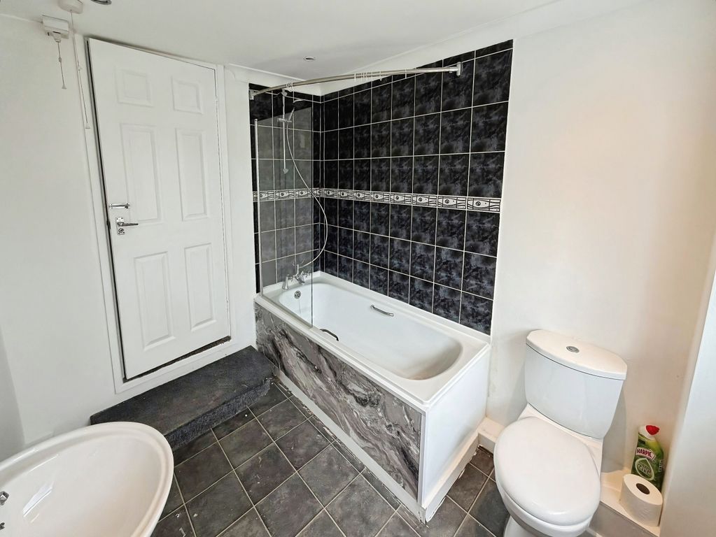 Property photo 1 of 17 Balcony