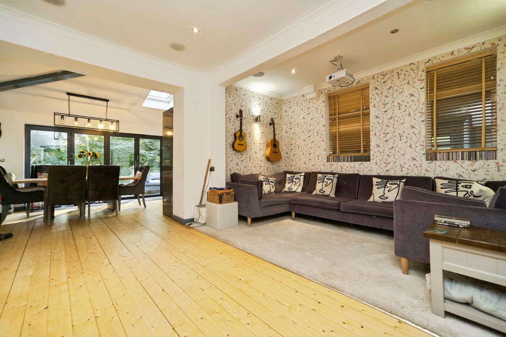 Property photo 2 of 28