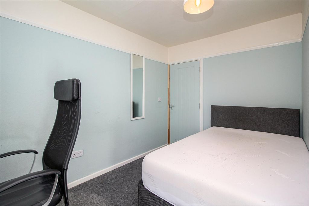 Property photo 3 of 10 Room