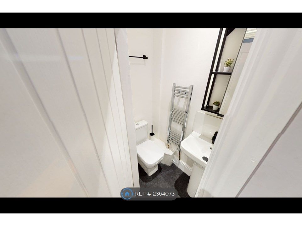 Property photo 3 of 14 Room 1 En- Suite Toilet And Bath