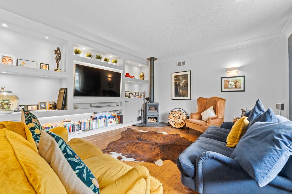 Property photo 2 of 43