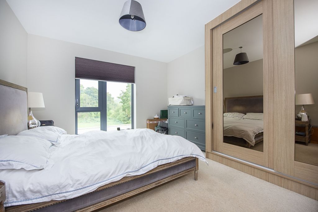 Property photo 2 of 14 Waterside-Apartme...