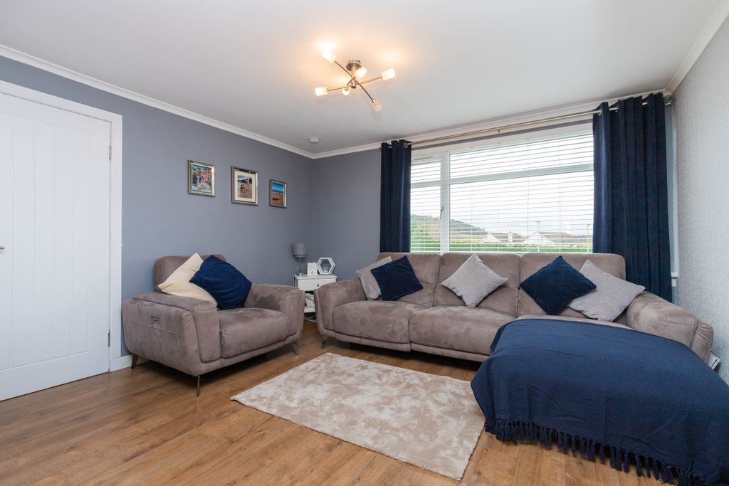 Property photo 3 of 21 Lounge