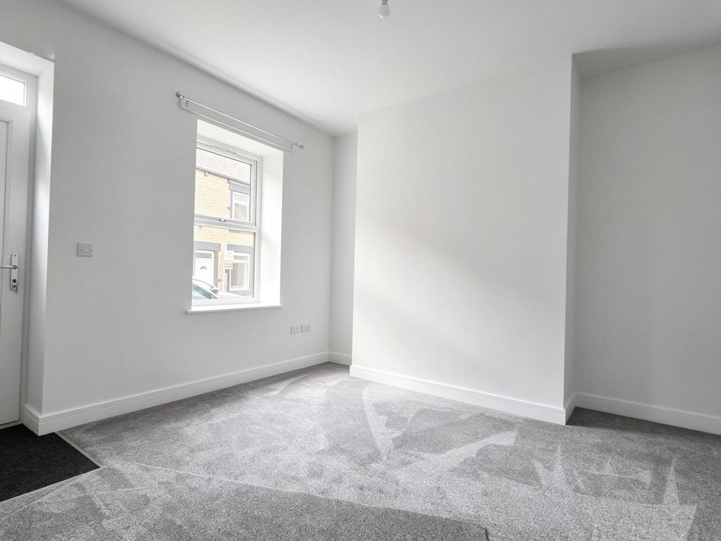 Property photo 3 of 10 Living Room