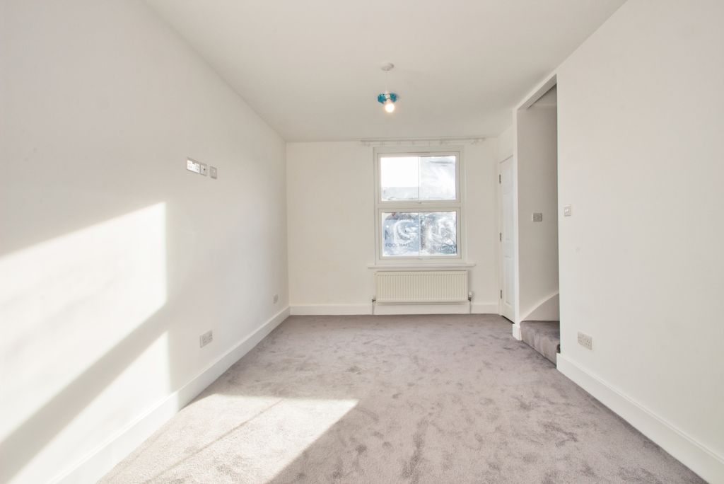 Property photo 3 of 10 Gallery