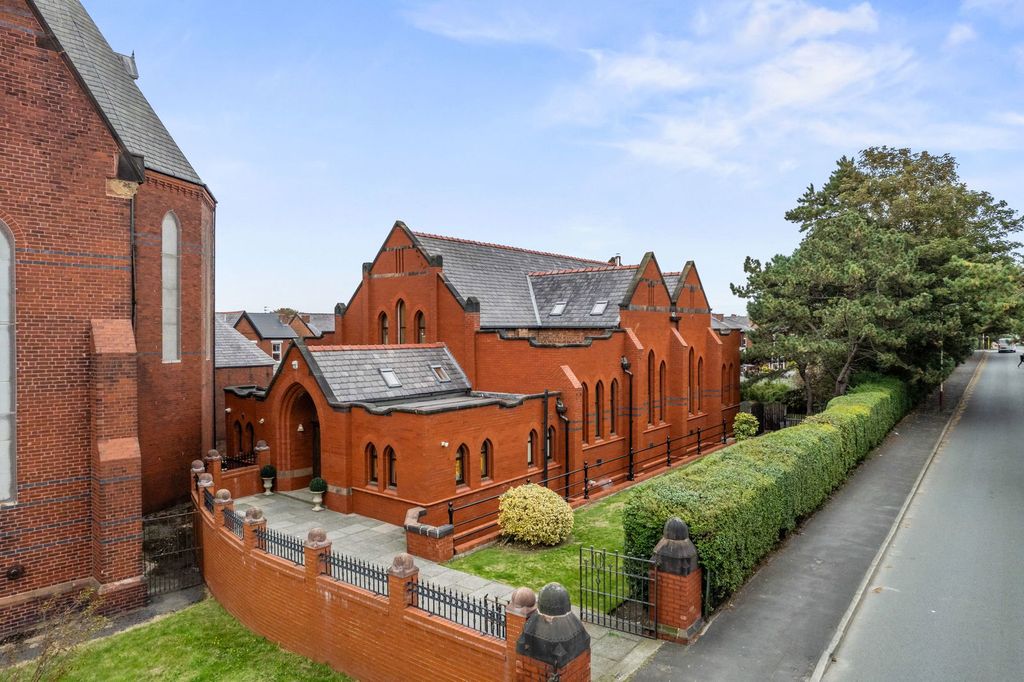 Property photo 1 of 42