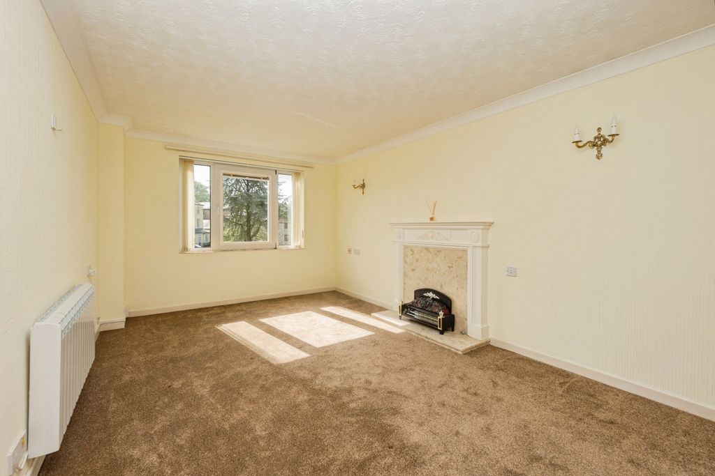 Property photo 3 of 11 Lounge