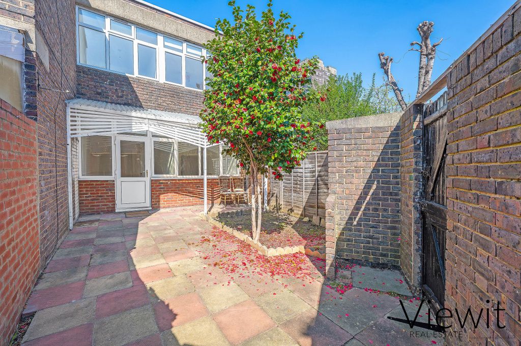 Property photo 2 of 21
