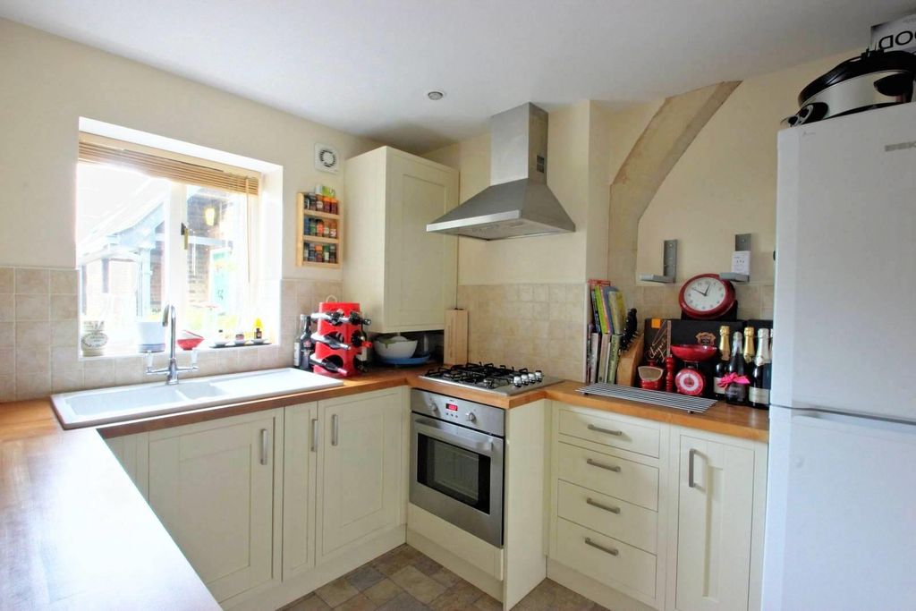 Property photo 2 of 3