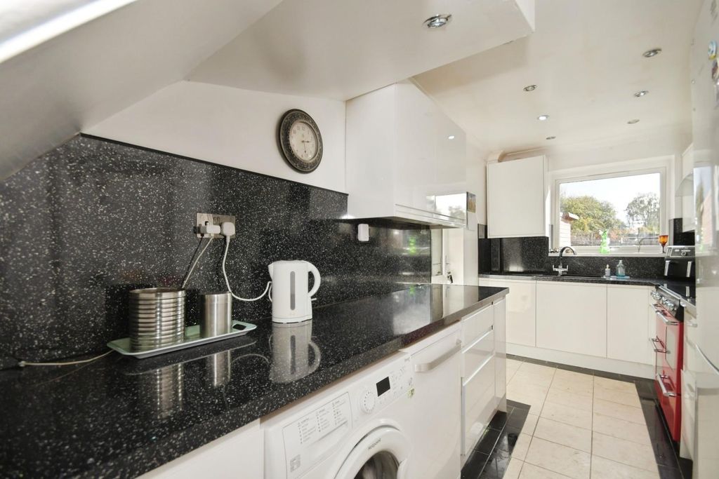 Property photo 2 of 19 Kitchen.Jpg