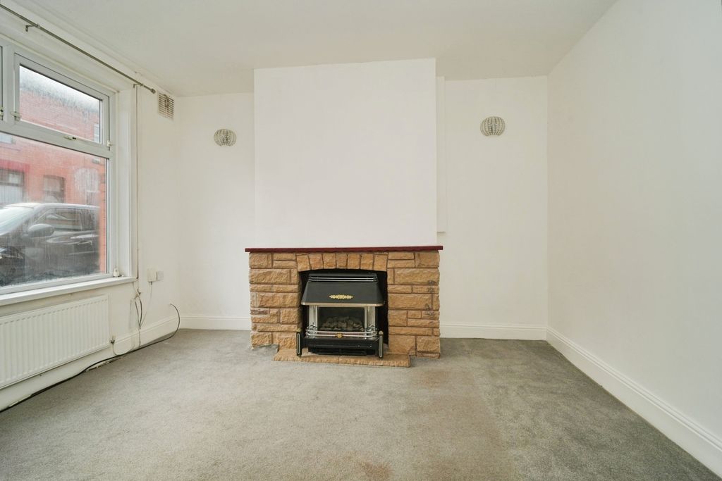 Property photo 2 of 13 Pbox-Img.Jpg