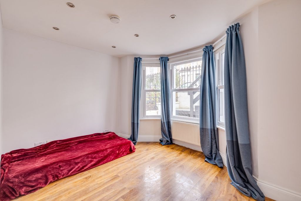 Property photo 3 of 6