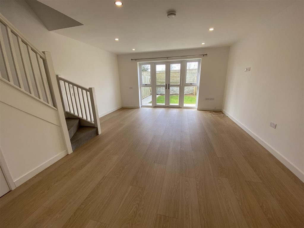 Property photo 3 of 20 Living Room