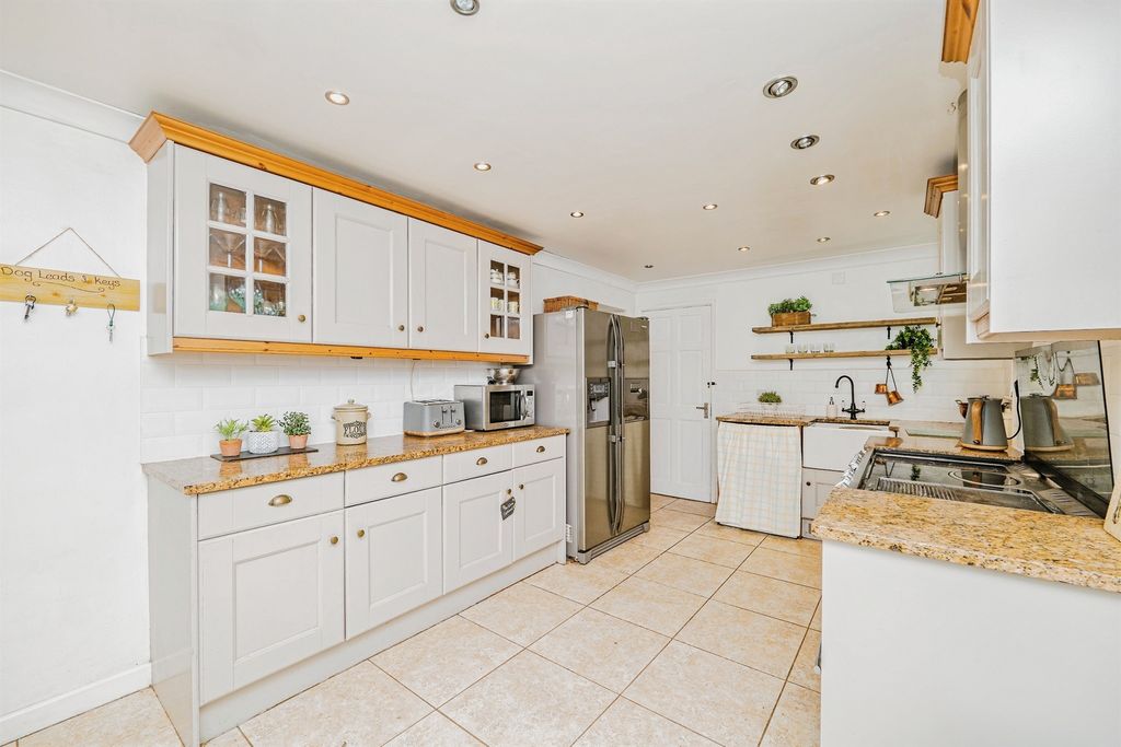 Property photo 2 of 23