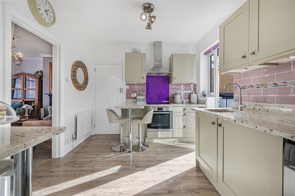 Property photo 2 of 18 75_66217.Jpg