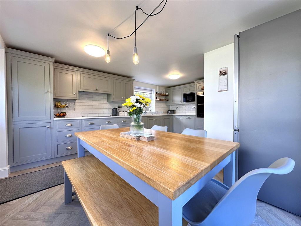 Property photo 2 of 25 Open-Plan Dining Kitchen 487