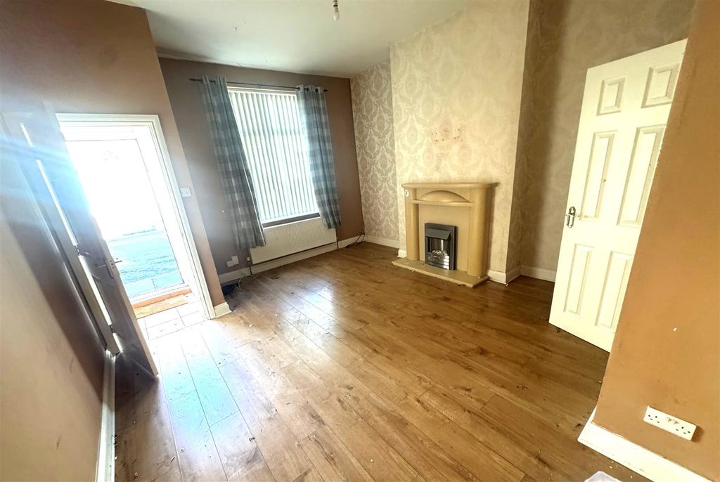 Property photo 1 of 7 Lounge Angle 1.Jpg