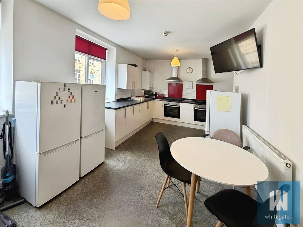 Property photo 3 of 8 Picture No. 10