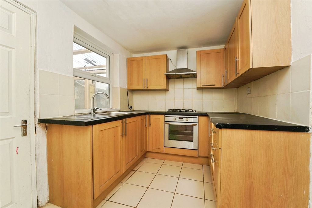 Property photo 2 of 24 Kitchen