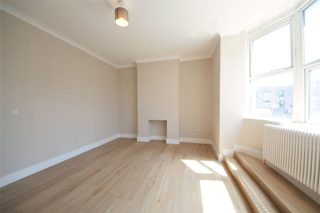 Property photo 3 of 18 Picture No. 02