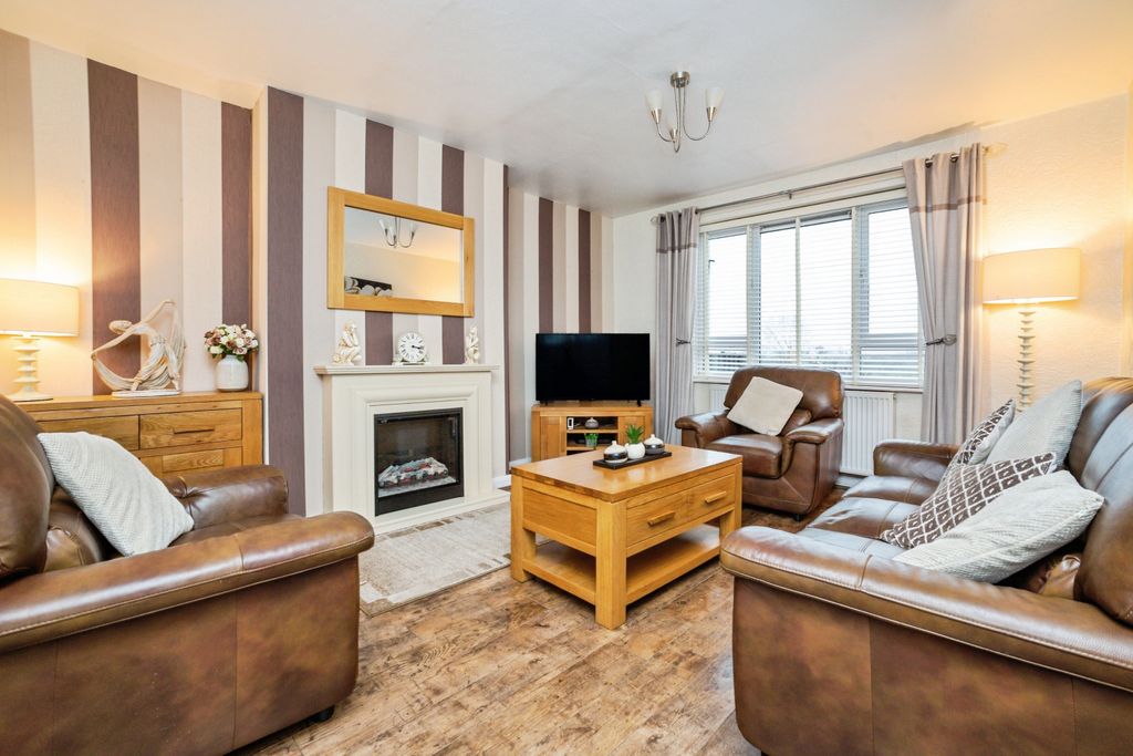 Property photo 3 of 20 7B1A3540