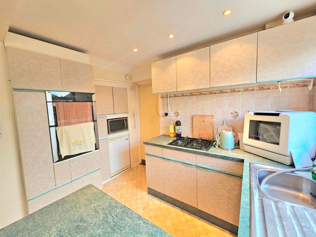 Property photo 3 of 20