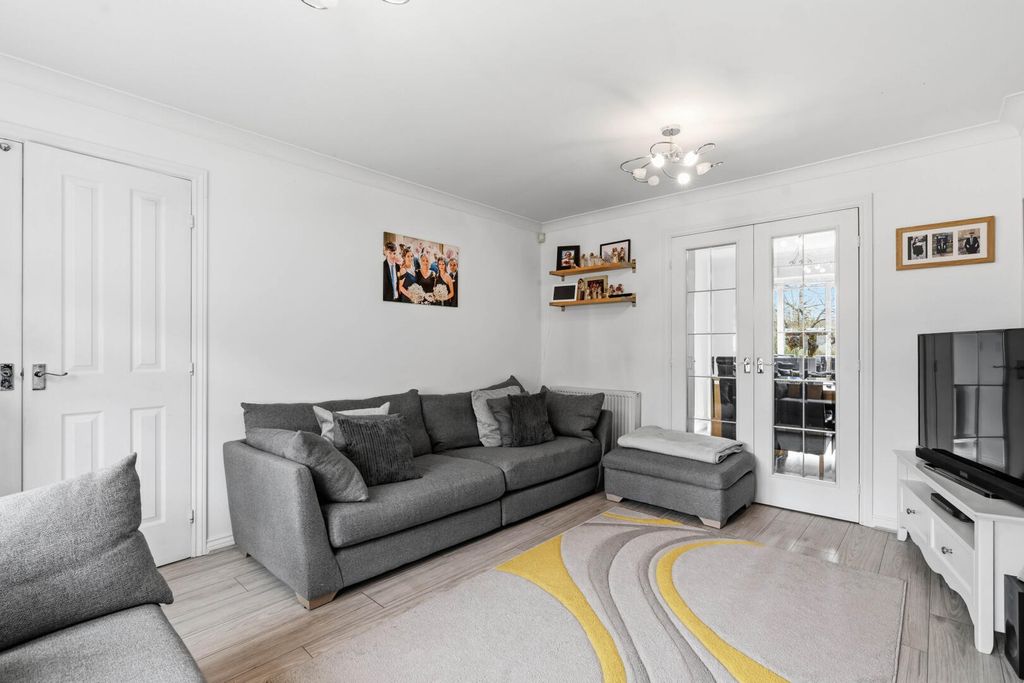 Property photo 3 of 40 Living Room