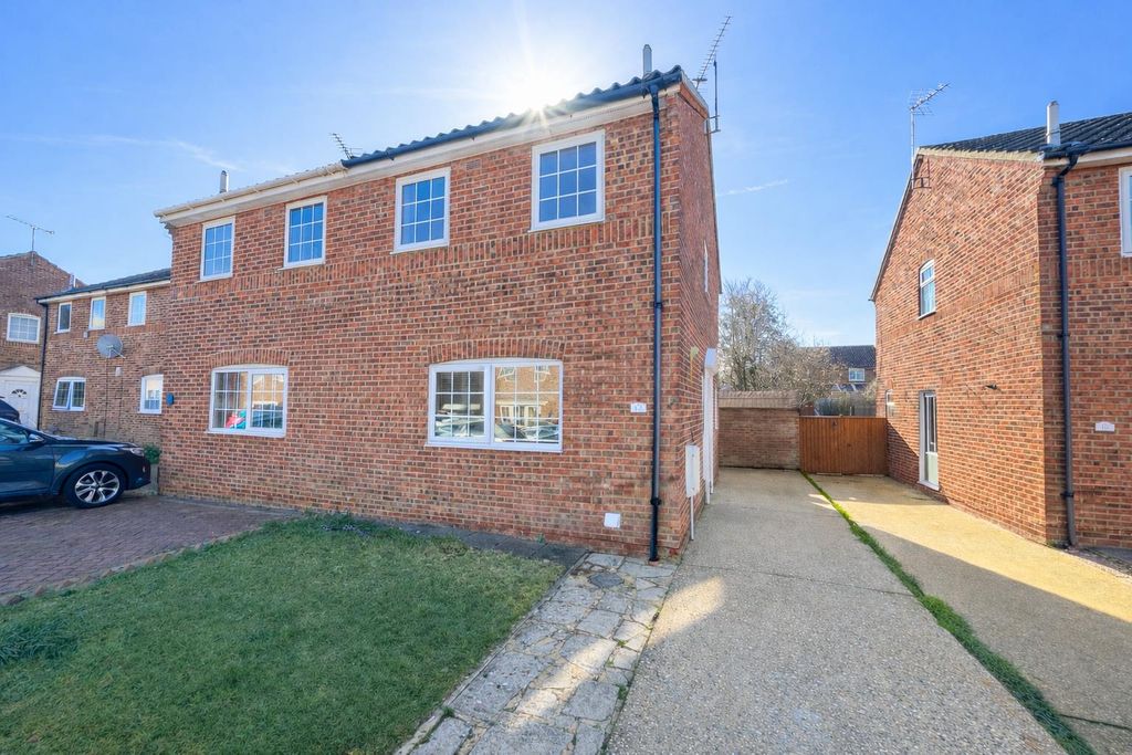 Property photo 1 of 8 Front