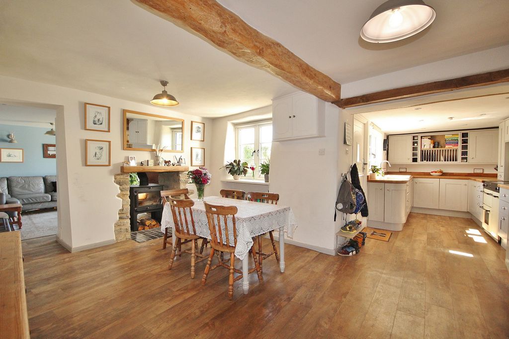 Property photo 2 of 26