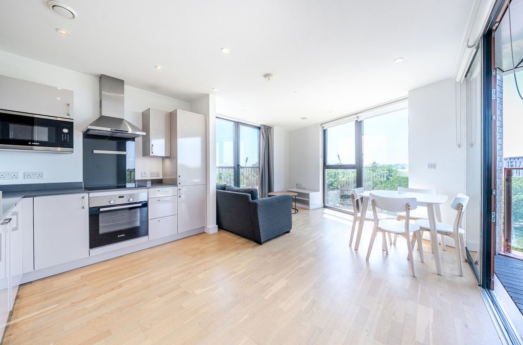 Property photo 1 of 15 1306452-1-684c1F2...